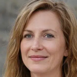 Claire Bennett owner of recipeworldly.com